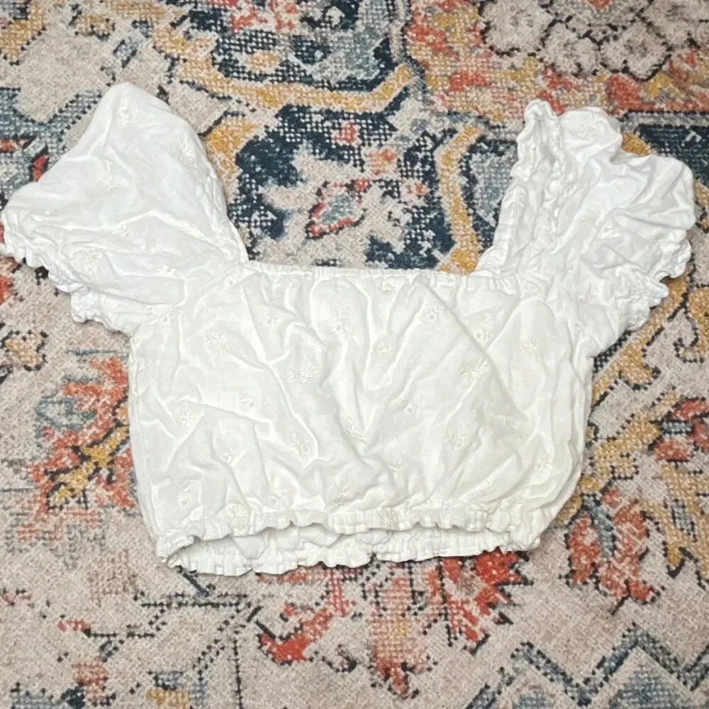 Abercrombie & Fitch White Smocked Cropped Puff Sleeve Eyelet Blouse Women’s S